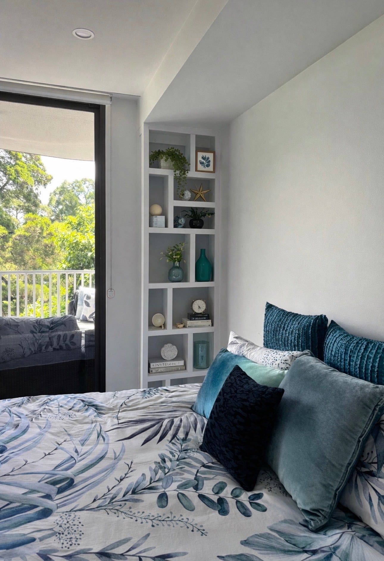 Staggered Shelving