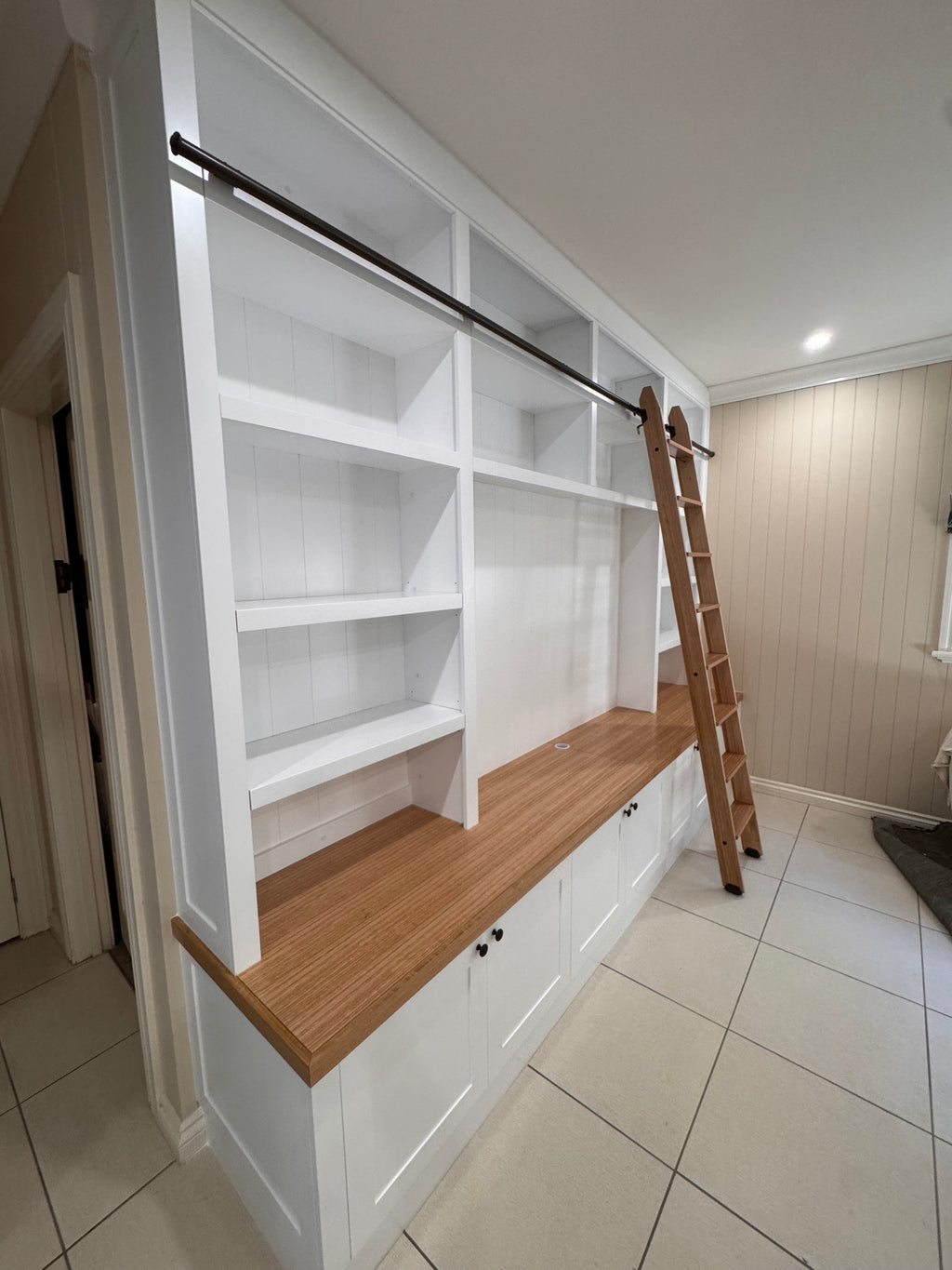 Lift of Ladder/ Entertainment Unit