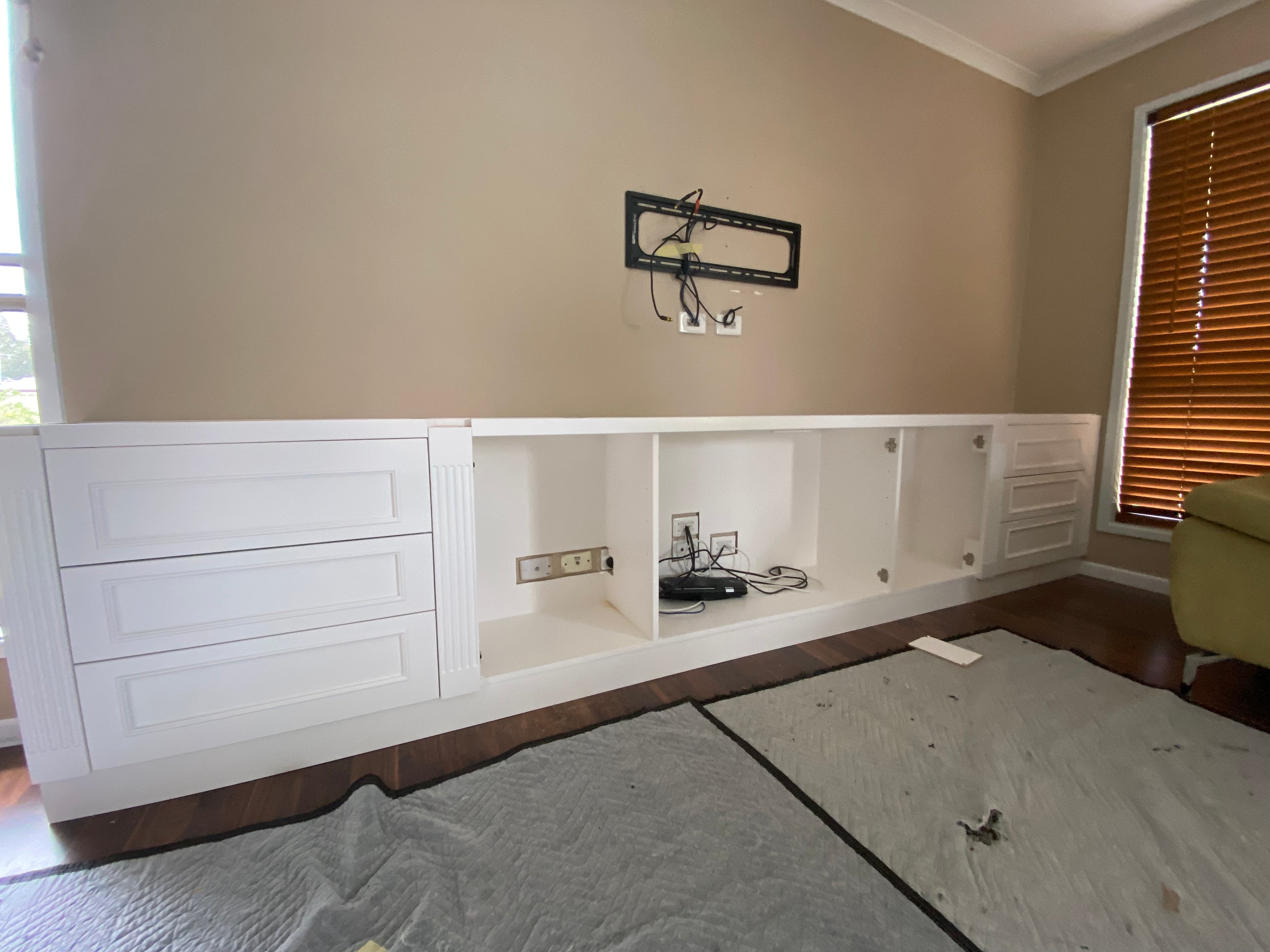 Entertainment unit with Fluting